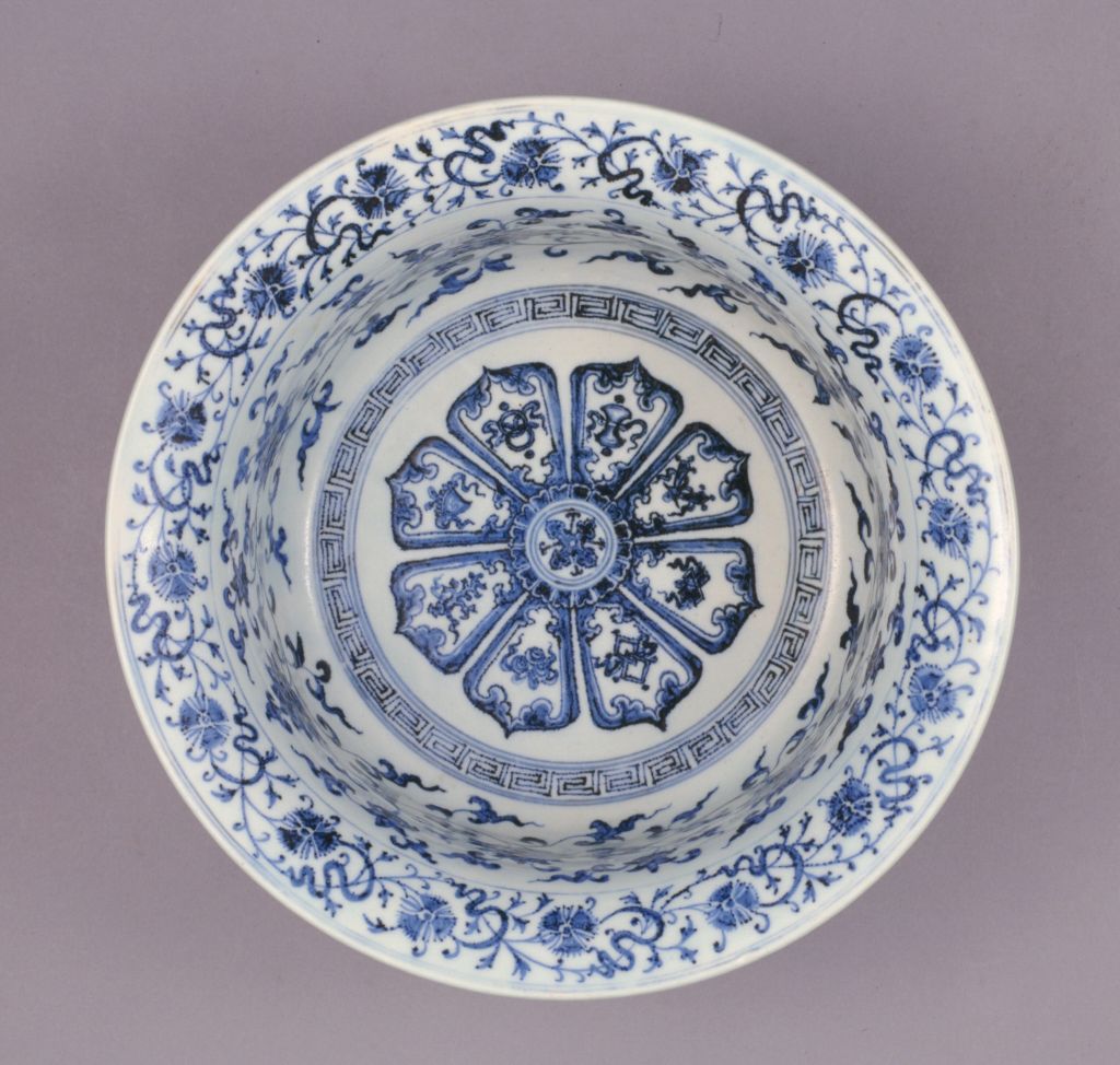 图片[1]-Blue and white basin with tangled branches-China Archive